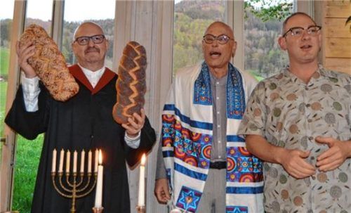 Sie segneten das Brot: (von links) Klaus Lerch, Terry Swartzberg und Nick Gordon. Fotos Otto