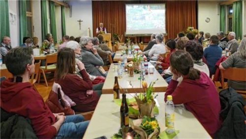 Um die Vielfalt im eigenen Garten ging es neben zahlreichen anderen Themen bei der Frühjahrsversammlung des Gartenbauvereins Inzell-Hammer-Weißbach im Pfarrsaal Inzell. Foto  Wegscheider
