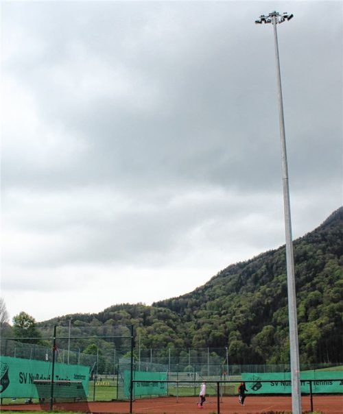 Zahlreiche Baumaßnahmen begleiteten den SVN im zurückliegenden Jahr. So wurde unter anderem eine Flutlichtanlage an den Tennisplätzen installiert.Foto Steffenhagen
