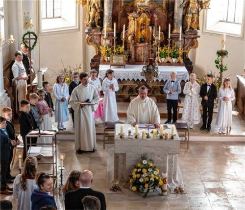 20 Kommunionkinder erhielten das erste Mal das heilige Sakrament der Eucharistie. Foto meixner