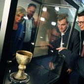 Pünktlich zur Ausstellungs-Eröffnung: Tassilo-Kelch ist eingetroffen