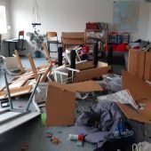 Jugendliche verwüsten Schule