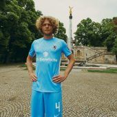 Neues Trikot, alter Streit