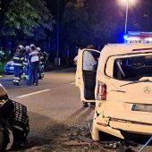 Betrunkener rast in zwei Taxis