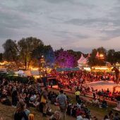Tollwood: Auf-Takt mit Chor