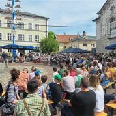 Buntes Fest mit „Lieder und Tänzen der Jugend“