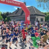 450 Starter beim Burgfeldlauf des SC Aising-Pang