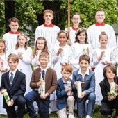14 Heufelder Mädchen und Buben gehen zur Kommunion