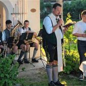 Kirchlicher Segen für neue Glocke der Huber-Kapelle