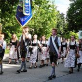 Burschenverein Höhenrain begrüßt zum Höhepunkt des nachgeholten Gründungsfestes rund 2000 Besucher