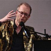 Am Piano heiter bis wolkig