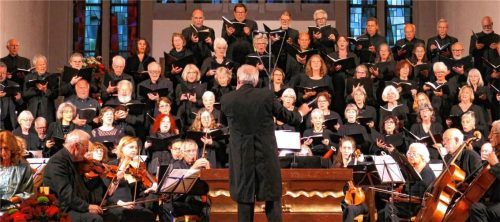 Ärzte und Menschen mit arztnahen Berufen aus ganz Süddeutschland führten Bruckners f-Moll-Messe auf.Foto janka