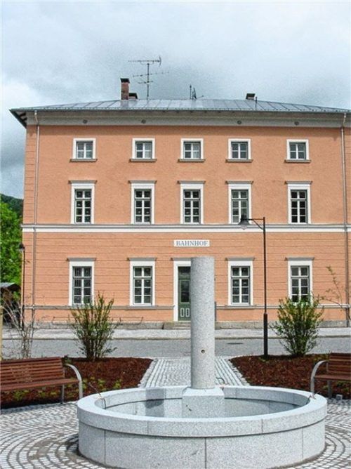 Auch das historische Bahnhofsgebäude in Aschau ist dem Wirken der Familie Cramer-Klett zu verdanken.Foto Rehberg