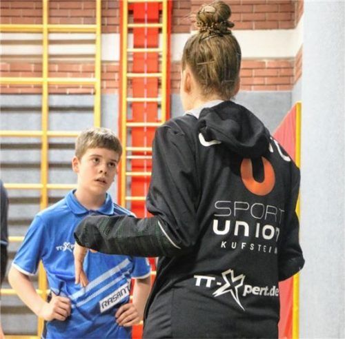 Auf die Tipps seiner Schwester Katharina hört der zehnjährige Schüler vor jeder Begegnung.Foto Gerhard Erlich