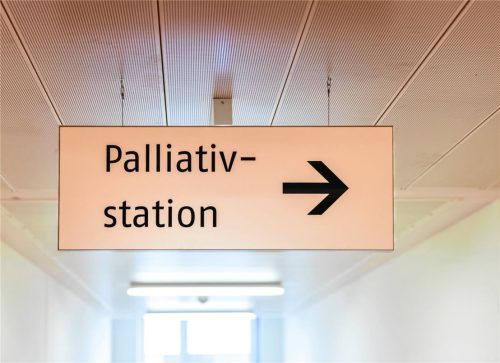 Auf Palliativstationen werden Schwerstkranke und Sterbende sowie deren Angehörige betreut und unterstützt. Foto dpa