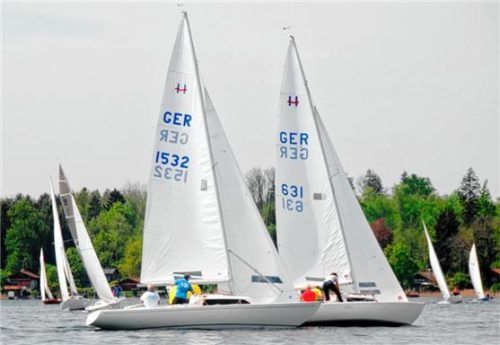 Das Ansegeln auf dem Simssee gewann Tobias Neuhann (nicht im Bild) auf einer Chiemseeplätte vor Dirk Stadler (GER 1532) und Johann Dinzenhofer (GER 631). Foto Niessen