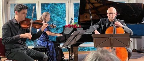 Das Trio um Tomoko Nishikawa (Klavier), David Schultheiß (Violine) und Franz Lichtenstern (Violoncello) bot dem Publikum Kammermusik vom Feinsten.Foto kirchner