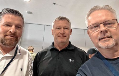 DEL2-Treffen am Rande der Weltmeisterschaft: Ravensburgs Trainer Bo Subr, Dresdens Coach Niklas Sundblad und Starbulls-Trainer Jari Pasanen (von links).Foto Privat