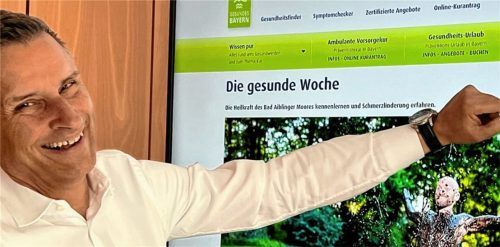 Der Bad Aiblinger Kurdirektor Thomas Jahn ist glücklich: Fünf Jahre hat er ehrenamtlich als Projektleiter im Bayerischen Heilbäderverband an der „Kur auf Klick“ gefeilt. Jetzt ist sie online und vereinfacht den Menschen den Weg zu einer ambulanten Vorsorgekur. Foto Gerlach