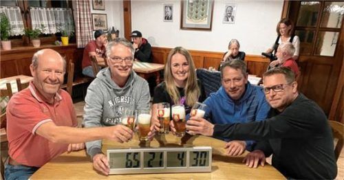 Der Countdown läuft: (von links) Stefan Brence (Kassier), SVB-Chef Bernhard Gleissner, das neue Wiesn-Bürgermeister-Duo Susi Gschwendtner und Rene Blazek sowie SVB-Vize Hannes Dörnberger freuen sich auf das anstehende Volksfest. Foto Neuwirth
