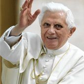 Wo ist das kostbare Brustkreuz?