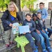 Gemeinsam statt einsam auf einer Freundschaftsbank