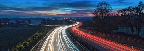 Die A8 soll deutlich breiter werden. Es gibt Ausbaupläne zwischen Rosenheim und Bernauer Berg – und scharfe Kritik. Foto dpa
