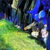 Acht Menschen im Wald abgesetzt