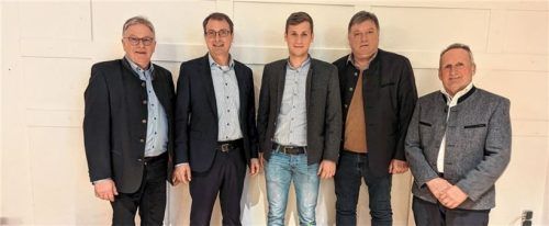 Die EG Südbayern:  (von links) Aufsichtsratsvorsitzender Friedhelm Dickow; Vorsitzender Franz Beringer; Johannes Reichenspurner, Assistent der Geschäftsführung; Vorstandsvorsitzender Erwin Hochecker und Vorsitzender Willi Wittmann.Foto re