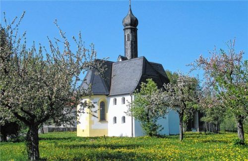 Die historische Kirche in Thal, von Herzog Ludwig dem Strengen 1258 gegründet, gilt als Wiege des Klosters Fürstenfeld. Foto messerer