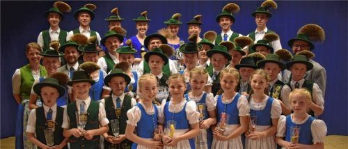 Die strahlenden Sieger beim Vereinspreisplatteln in Bad Feilnbach.Foto re