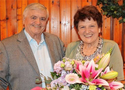Die Vorsitzende des Helferkreises für die Diözese Ternopil Katharina Schmid und ihr Stellvertreter Fritz Tischner blickten auf das vergangene Jahr.Foto Rehberg