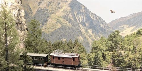 Ein betriebsfähiges Dioramen von Wolfgang Besenhart. Der handbemalte Raubvogel zeigt unter der Lupe „jede Feder“, sagt der Veranstalter. Foto re