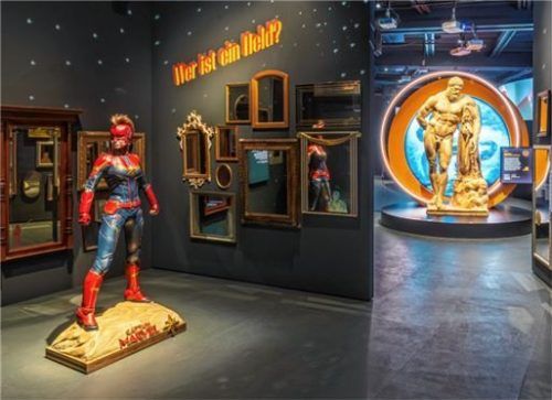 Eine Aktion des Freundeskreises Lokschuppen und der Kultur- und Sozialstiftung Dr. Michael Stöcker verhilft Bedürftigen zu kostenlosen Tickets für die aktuelle Lokschuppen-Ausstellung. Foto Axel Jusseit