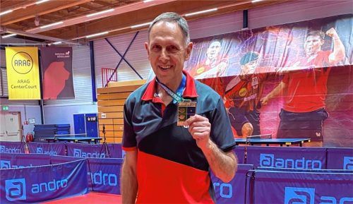 Er vertraut auf den Fortschritt der Medizin und seinen Sport: Thomas Lutter ist trotz Parkinson ein echter Tischtennis-Crack. Foto re