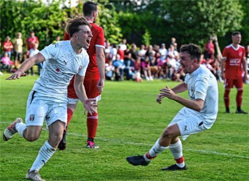 Erst ein Spiel ist auf Kreisebene in der Verlängerung entschieden worden. Dabei bejubelte der FC Mühldorf den Siegtreffer über Traunwalchen.Foto Alexander Nöbauer