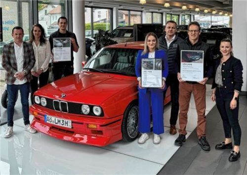 Freude über den Erfolg: Max Langlinderer, Lisa Webersberger (Service Assistentin), Daniel Webersberger (Service Leiter), Eva Webersberger (Service Assistentin), Stefan Müller-Eder (BMW AG), Manfred Hahn (Service Berater) und Elena Langlinderer (von links).