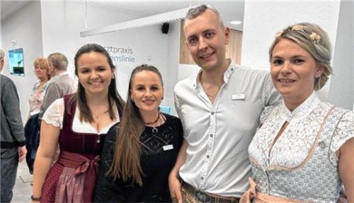 Freuen sich über die Eröffnung (von links): Sophie Battistin, Jutta Ganslmaier, Dr. Lars Wimmer und Michaela Randl. Foto Esser