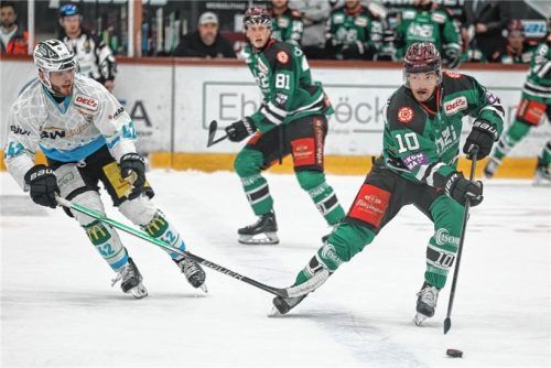 Früher Teamkollegen, dann Gegner und jetzt wieder in einer Mannschaft: Starbulls-Goalgetter Norman Hauner kennt den nächsten Neuzugang (links) gut.Foto Christian Mühlhofer