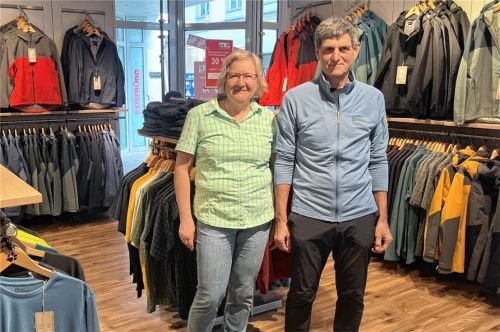 Helmut und Irmi Quitt haben 26 Jahre lang den Jack-Wolfskin-Store in Rosenheim geführt. Jetzt ziehen sie einen Schlussstrich. Foto Heise