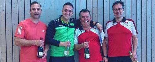 Im Doppel der Leistungsklasse 1 siegten (von links) Franz Amann (SV Bruckmühl) und Dragan Seemann junior (TuS Bad Aibling) vor Dragan Seemann senior (Spartenleiter SV DJK Heufeld) und Bernhard Kratzer (SV DJK Heufeld).