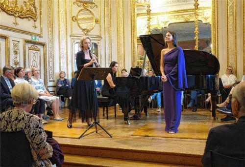 In perfekter musikalischer Harmonie: (von links) Sabine Meyer, Gülru Ensari und Fatma Said im Schlosssaal.Foto füchtner