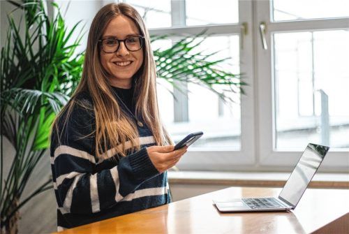Julia Grünhofer sorgt für die lebendige Präsenz der 24er-Portale in den sozialen Medien.
