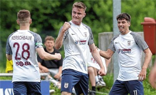 Kann der TSV Wasserburg die Form aufrecht erhalten? In Traunstein jubelten Manuel Kerschbaum, Matthias Rauscher und Leon Simeth (von links).Foto Hans Weitz
