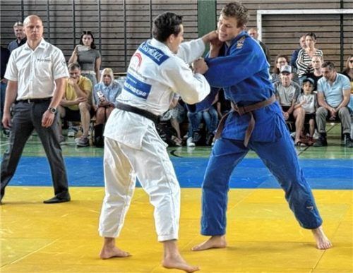 Lukas Wiedemann und die KG Aibling-Grafing besiegten den Spitzenreiter.Foto KG Aibling-Grafing