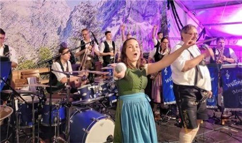 Mal zünftig, mal modern spielte die Willinger Musi auf.