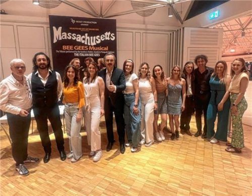 Mit den Bee Gees Legenden auftreten durfte die Showtanzgruppe „Planet Her“ des SV-DJK Götting. Foto Re