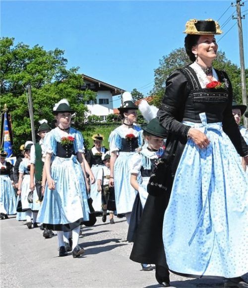 Mit ihren festlichen Dirndln waren die Damen beim Festumzug ein besonderer Hingucker.