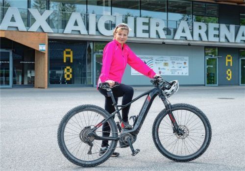 Monique Garbrecht-Enfeldt vor der Inzeller Max-Aicher-Arena.Foto Huber