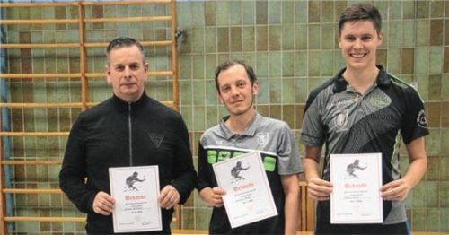 Neuer Vereinsmeister im Einzelwettkampf ist Christian Reith (Mitte), Andreas Dzierzecki (links) und Matthias Kubiak folgten auf den Plätzen zwei und drei.Foto ERLICH